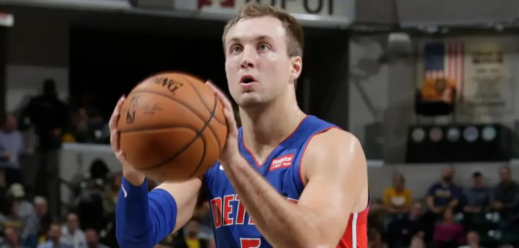 Luke Kennard Game-Winning Three Leads Lakers Past Magic 105-104 | LeBron James Record Night Luke Kennard